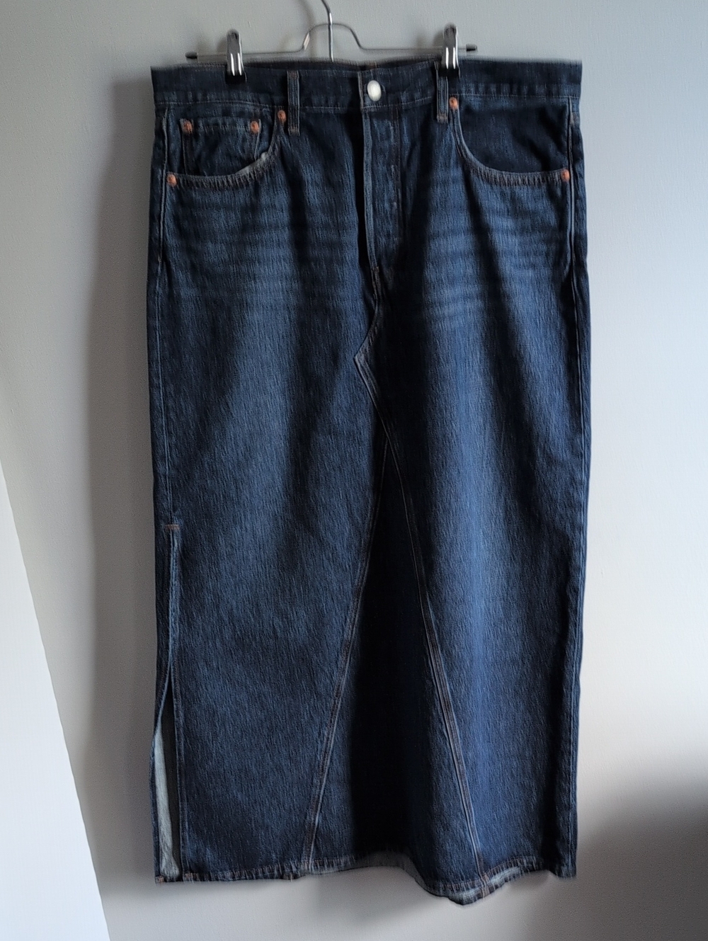 Levis Dark Blue Women's Denim Skirt - Classic Straight Cut